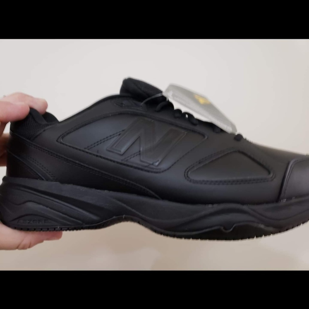 Mens 6E wide New Balance shoe